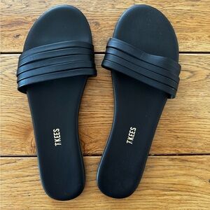 TKEES sandals BNWT never worn! Black size 10 AUSTYN